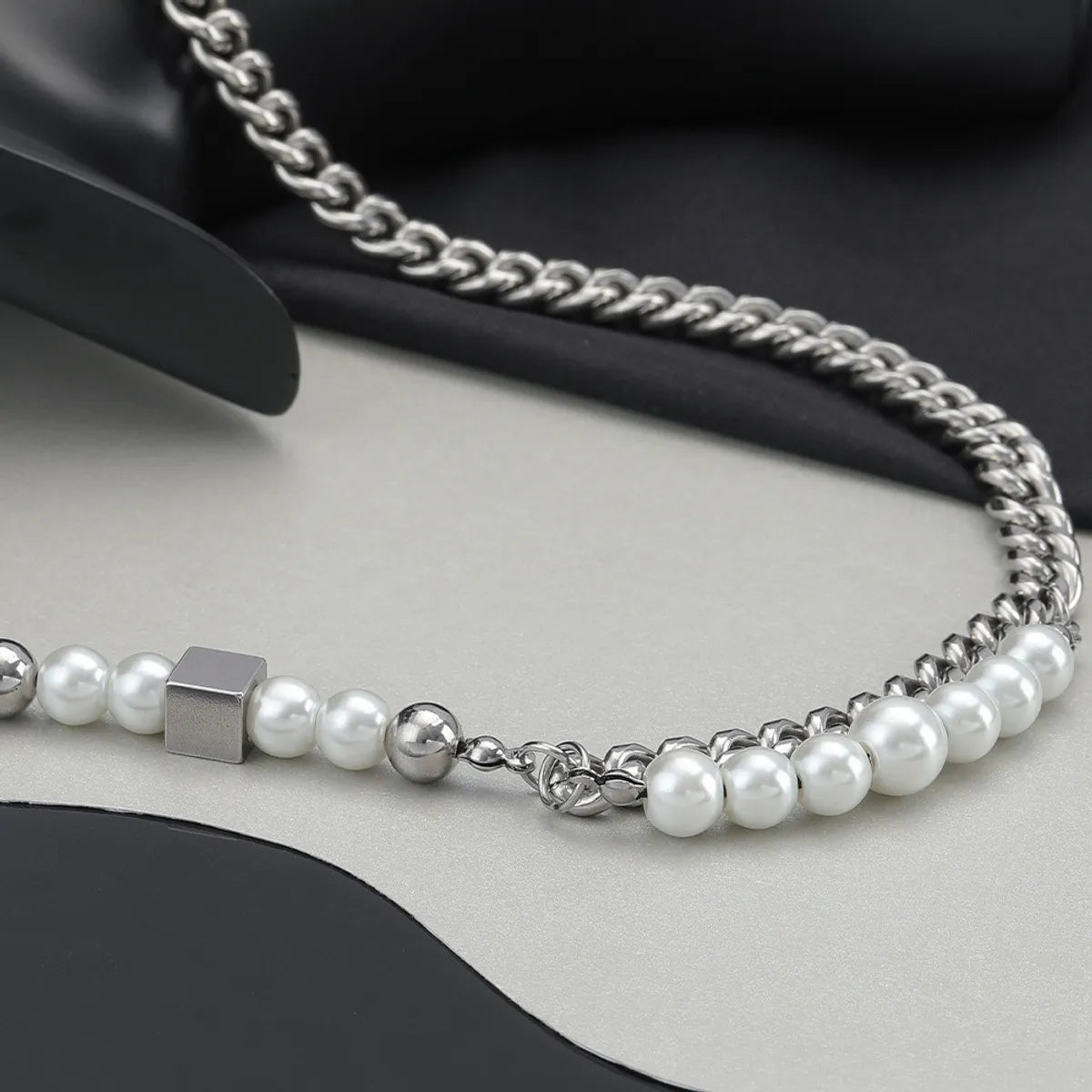 Necklaces With Crystal Accents-Streetwear Pearl Solid Color 304 Stainless Steel Beaded Polishing Unisex Necklace