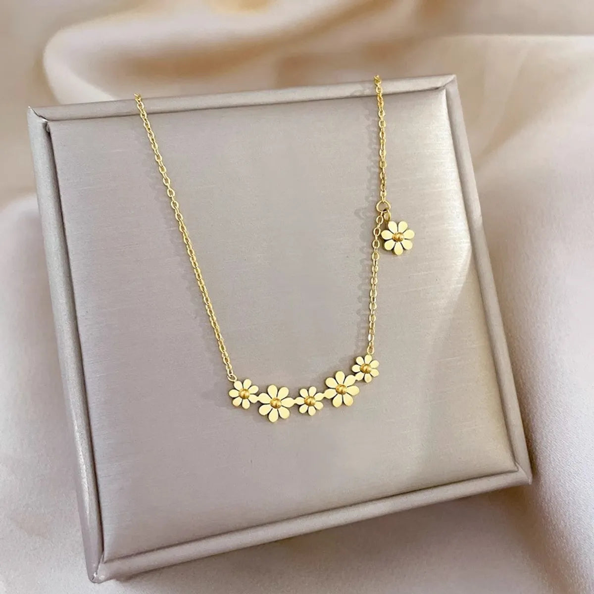 Necklaces For Large Pendants-Titanium Steel Simple Style Flower Plating Necklace