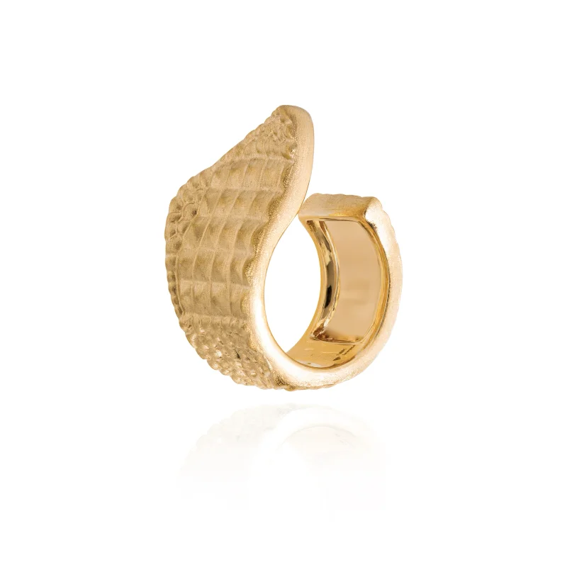 Wide Rings For Flair-Wavy Brushed Crocodile Mouvante Ring