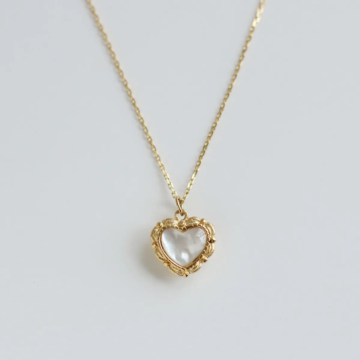 Necklaces For Little Girls-Elegant Heart Shape Titanium Steel Inlay Shell Pendant Necklace