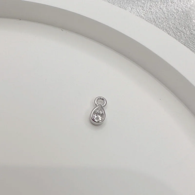 White K Color White Diamond Droplet Type