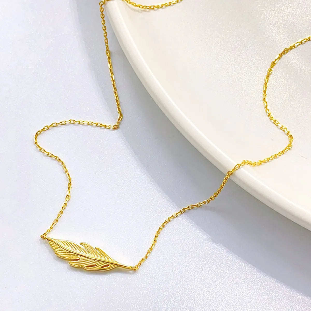 Extra Bold Necklaces-Casual Elegant Leaf Sterling Silver Plating Pendant Necklace