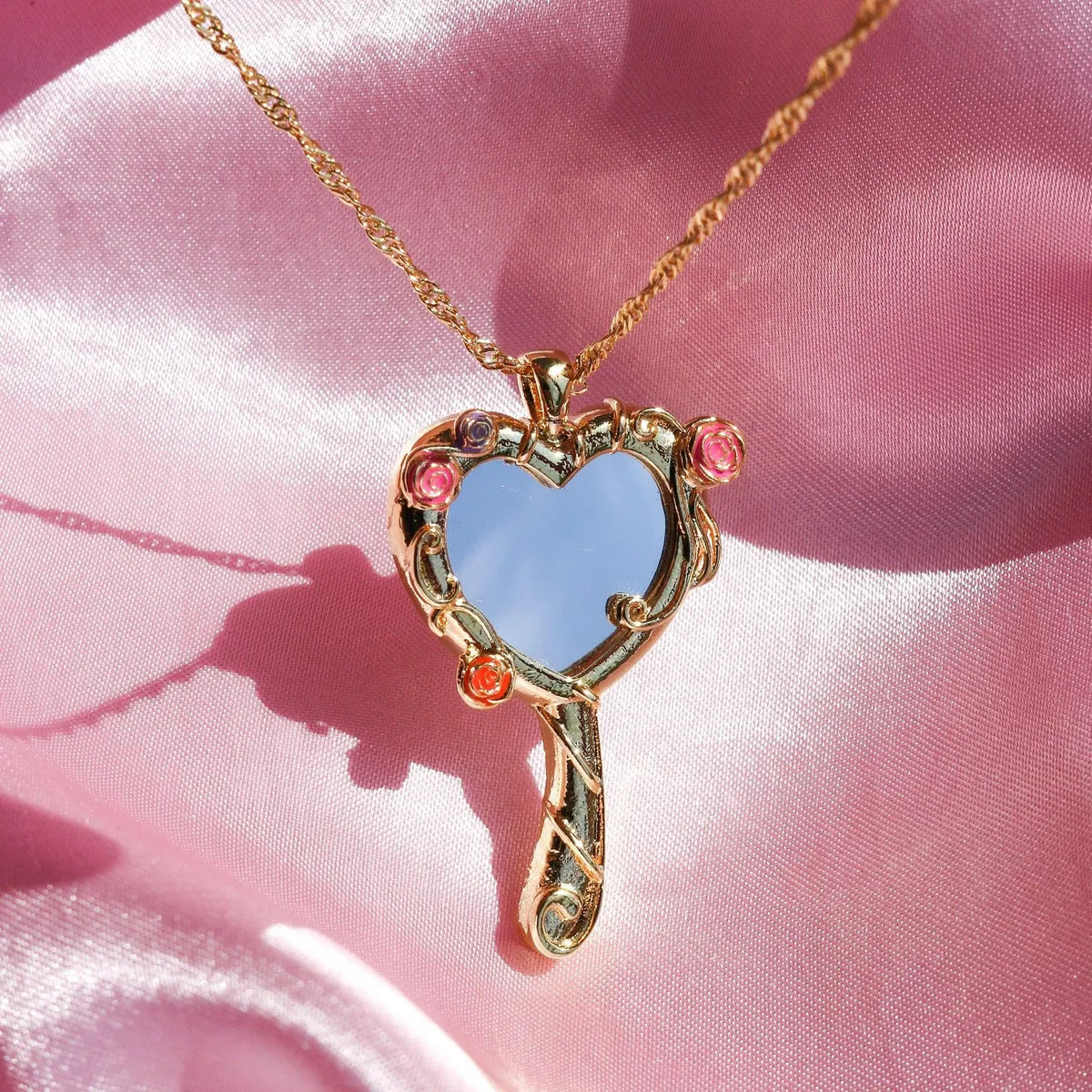 Custom Necklaces Designs-Cute Heart Shape Copper Plating 18k Gold Plated Pendant Necklace