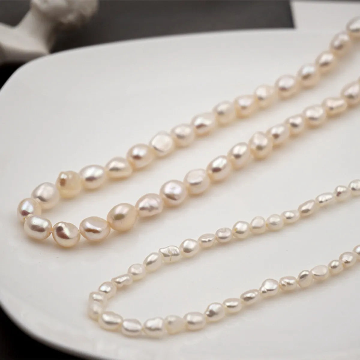 Necklaces For Open Necklines-Retro Round Pearl Titanium Steel Necklace