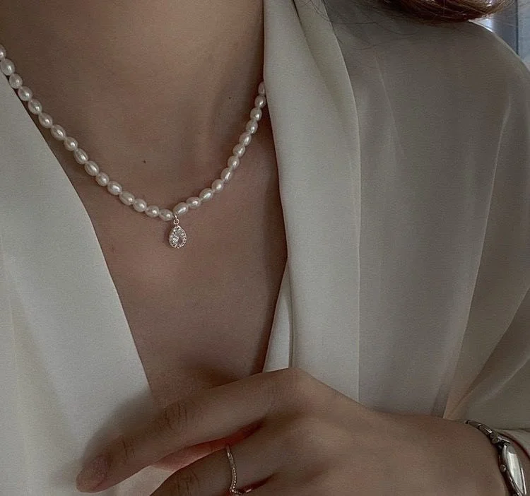 Drop-Shaped Natural Pearl Necklace