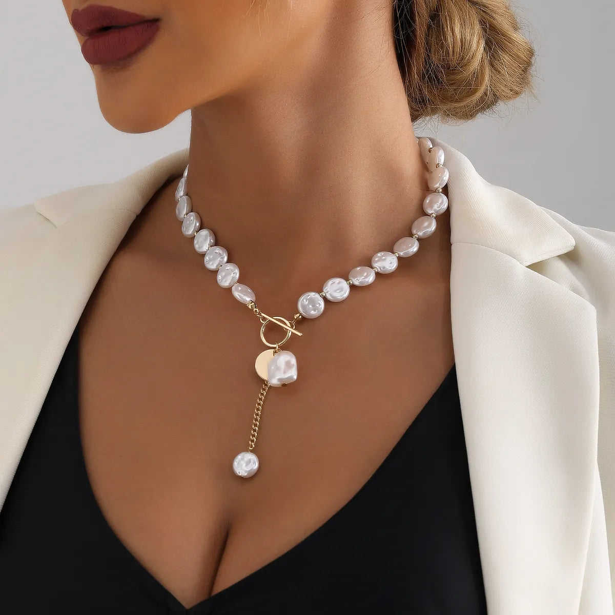 Necklaces For Wide Shoulders-Elegant Shiny Geometric Imitation Pearl Alloy Women's Necklace