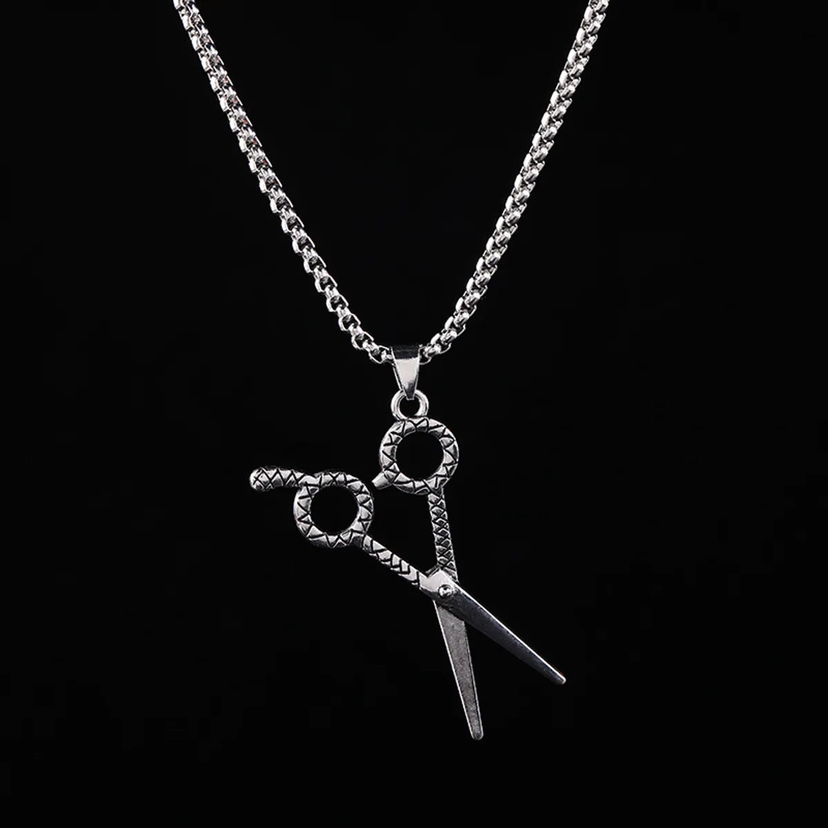 Scissors Pearl Chain