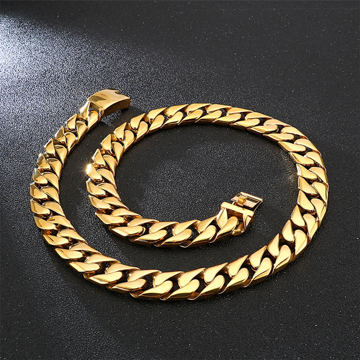 Necklaces For Snowy Days-Vintage Style Geometric Solid Color Titanium Steel Plating Chain 18k Gold Plated Men's Necklace