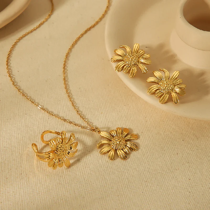 Necklaces For Large Pendants-Stainless Steel 18K Gold Plated Casual Vacation Classic Style Chrysanthemum Daisy Polishing Plating Rings Necklace