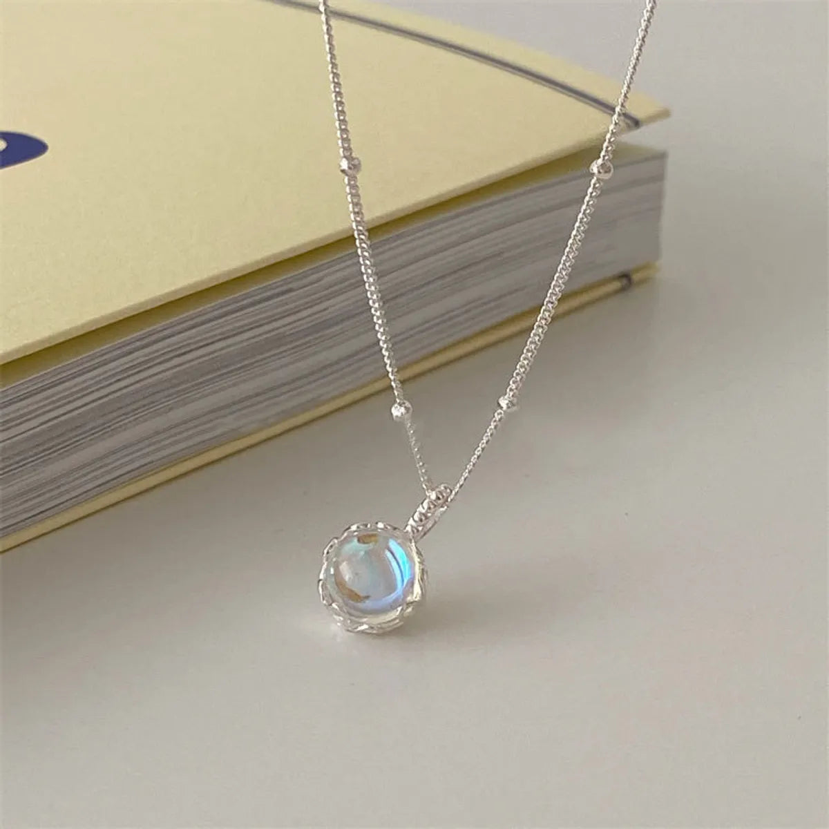 Necklaces For Travel Bags-Simple Style Round Sterling Silver Moonstone Pendant Necklace In Bulk