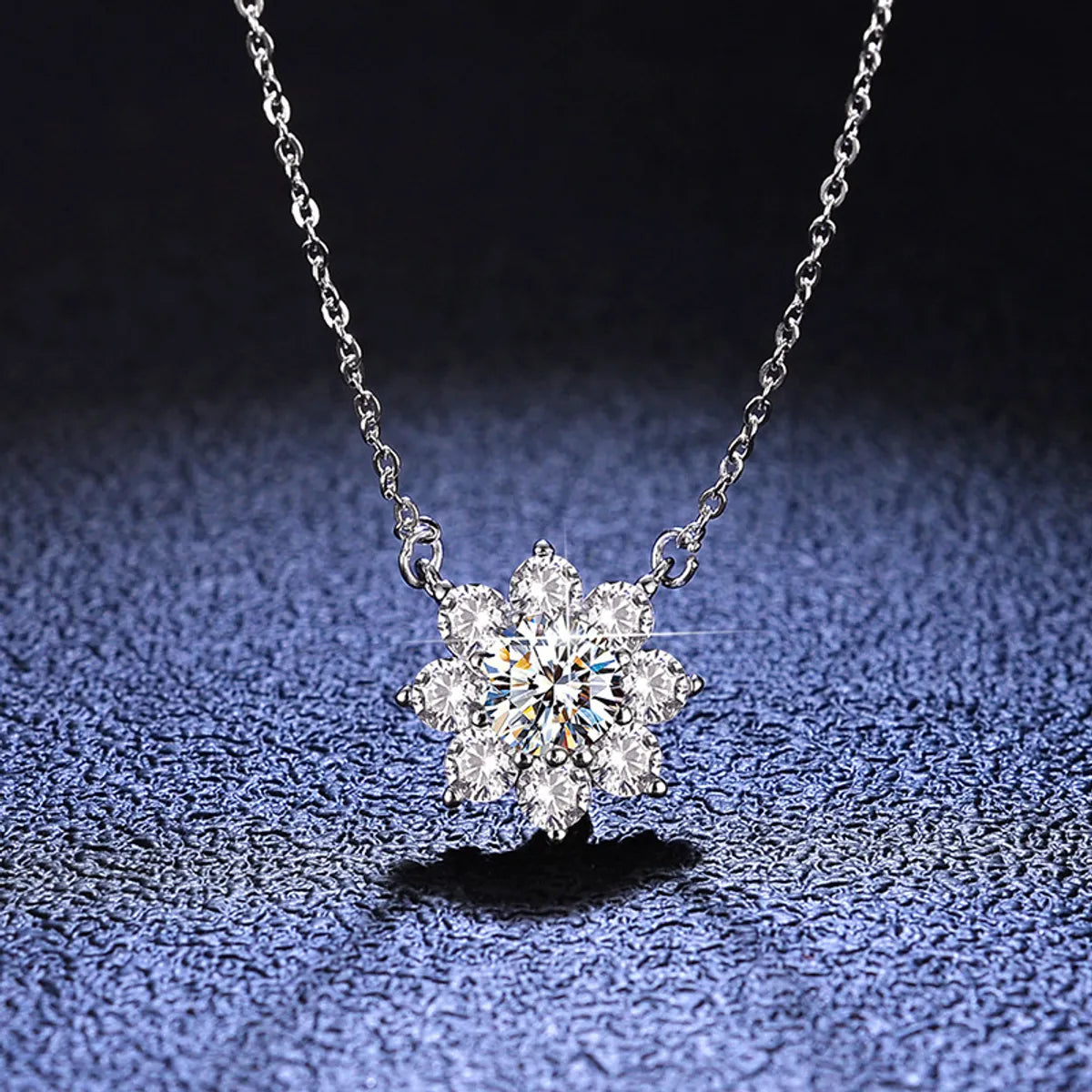 Necklaces For Dry Times-Simple Style Flower Sterling Silver Inlay Moissanite Zircon Pendant Necklace