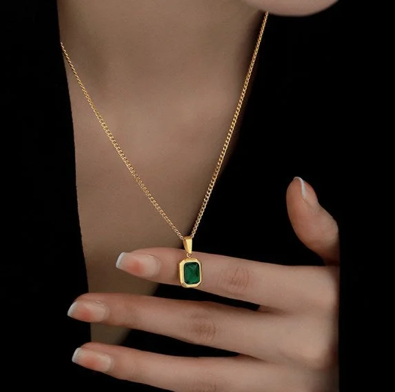 Emerald Necklace Gold 1