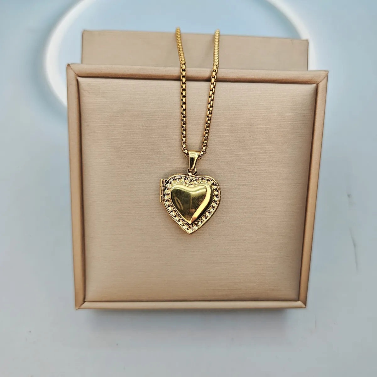 Best Necklaces For Glam Nights-Classic Style Heart Shape Stainless Steel Polishing Plating 18k Gold Plated Pendant Necklace